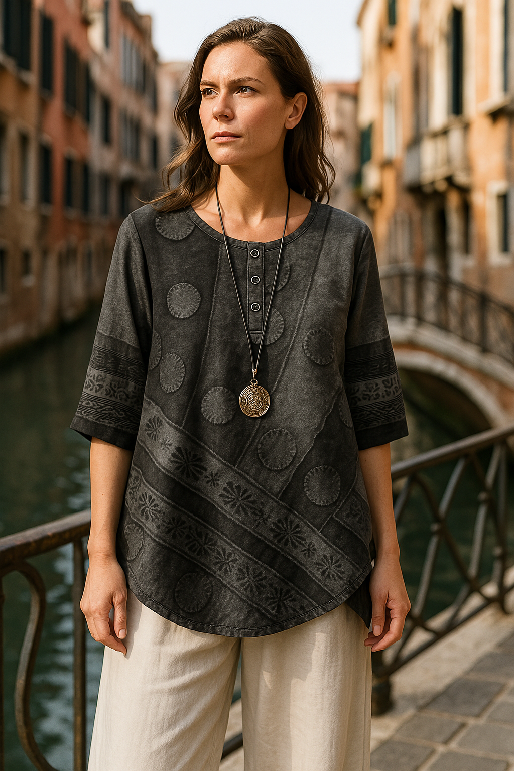 Énora | Blouse bohème à motifs ethniques et col boutonné