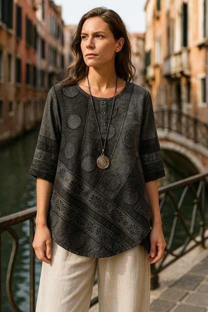 Énora | Blouse bohème à motifs ethniques et col boutonné