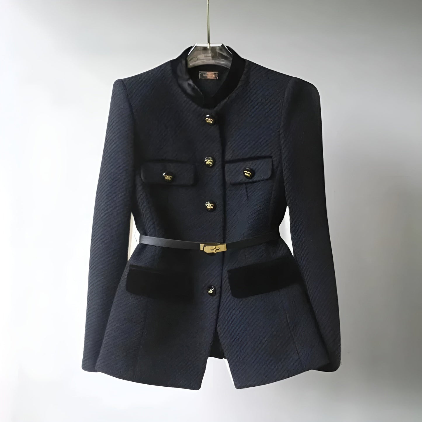 Chloé | Blazer structuré à boutons dorés et détails contrastés pour femme