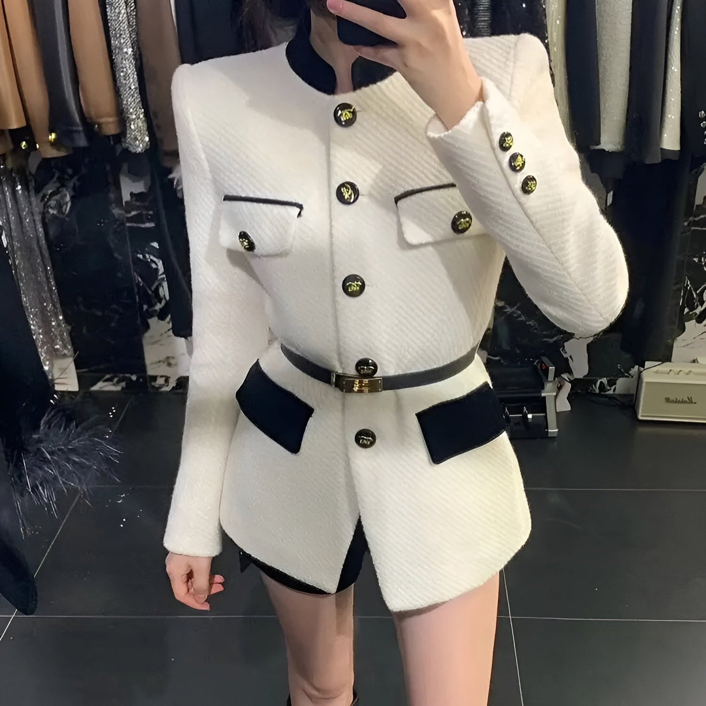 Chloé | Blazer structuré à boutons dorés et détails contrastés pour femme