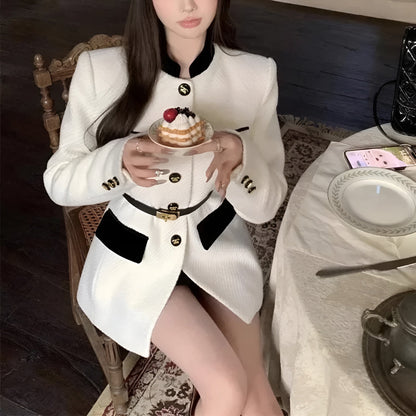 Chloé | Blazer structuré à boutons dorés et détails contrastés pour femme